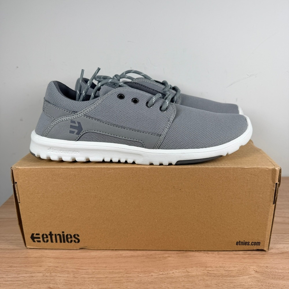 Etnies Scout Skate Shoes Men's 9 Grey White Silver Low Top Lightweight